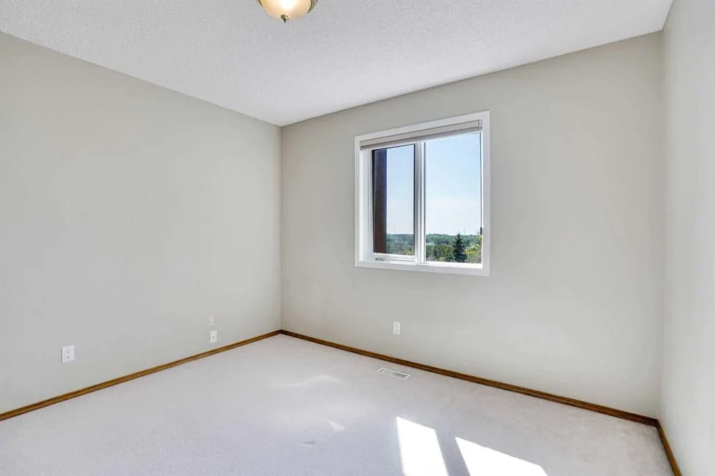 39 lone pine Crescent