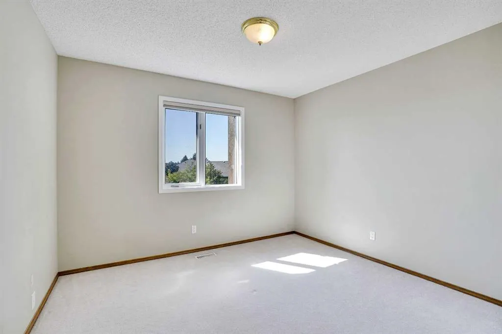 39 lone pine Crescent