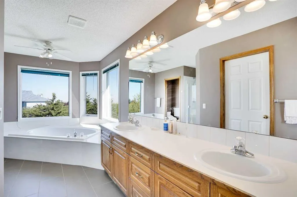 39 lone pine Crescent