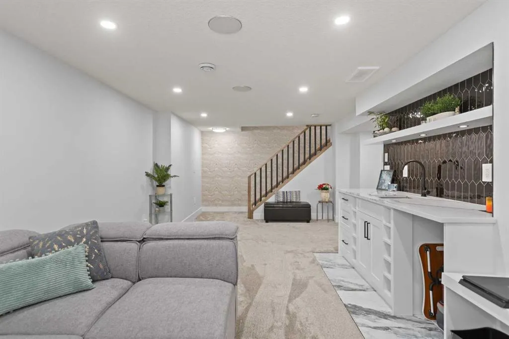 201 Wascana Crescent SE