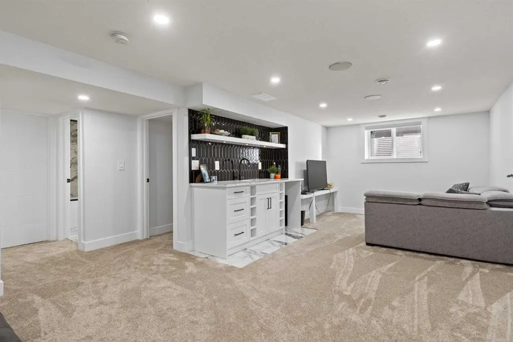 201 Wascana Crescent SE