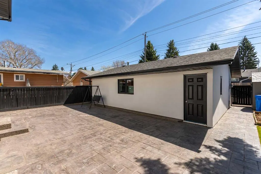 201 Wascana Crescent SE