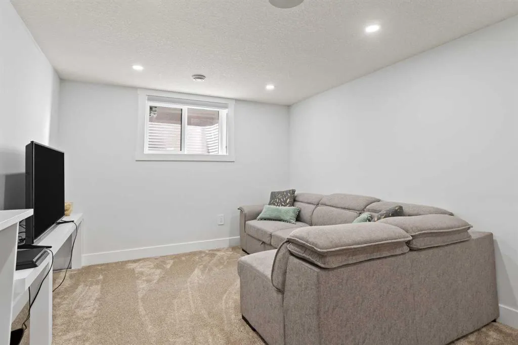 201 Wascana Crescent SE