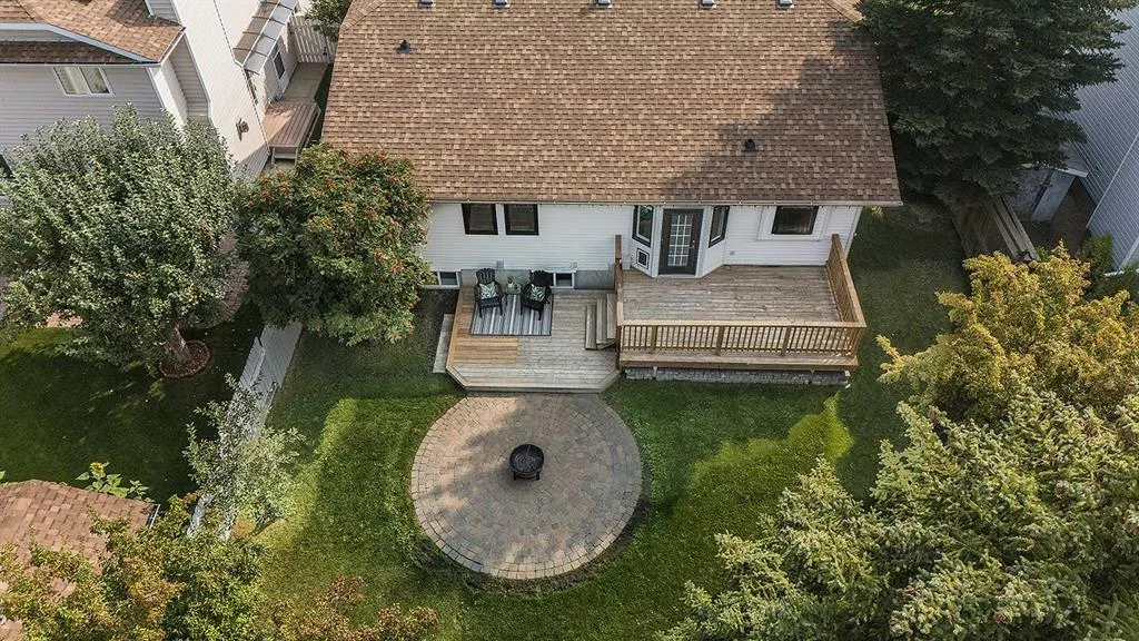 16 Dunham Close