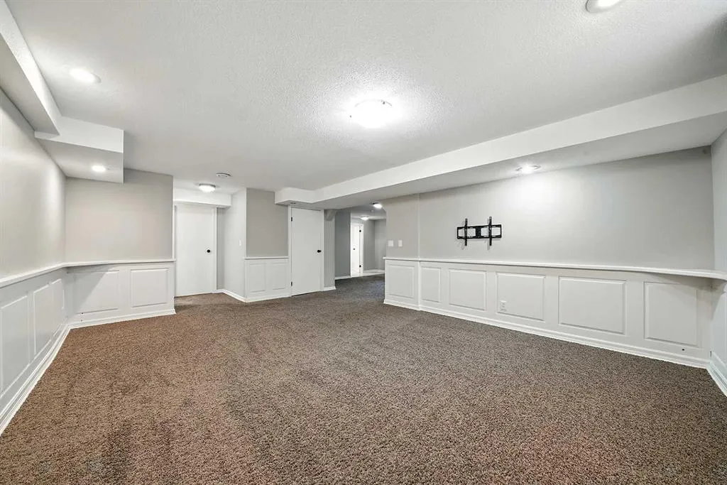 16 Dunham Close