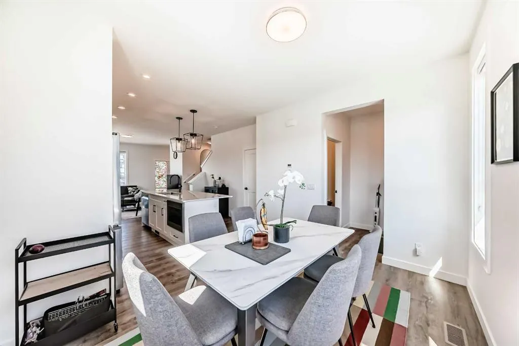 8 silverton glen Green SW