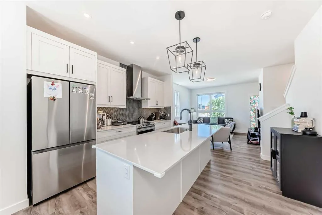 8 silverton glen Green SW
