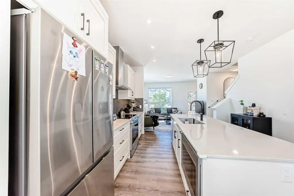 8 silverton glen Green SW