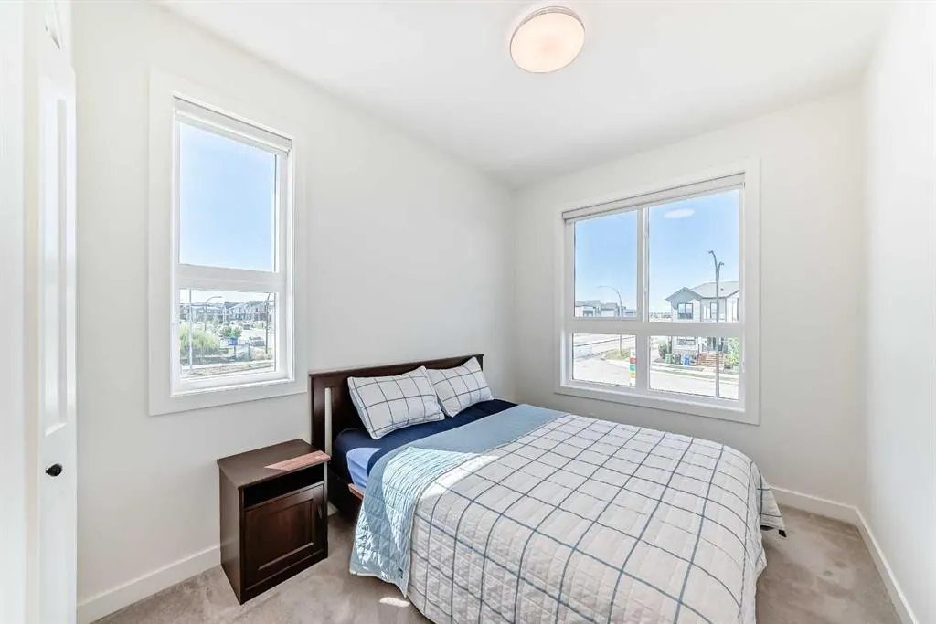 8 silverton glen Green SW