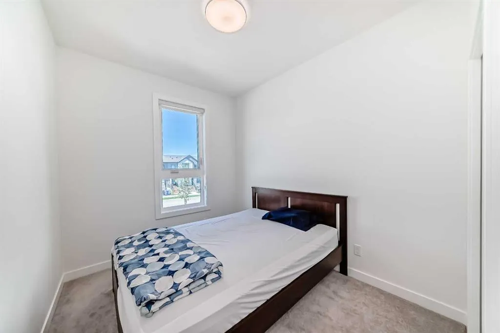 8 silverton glen Green SW