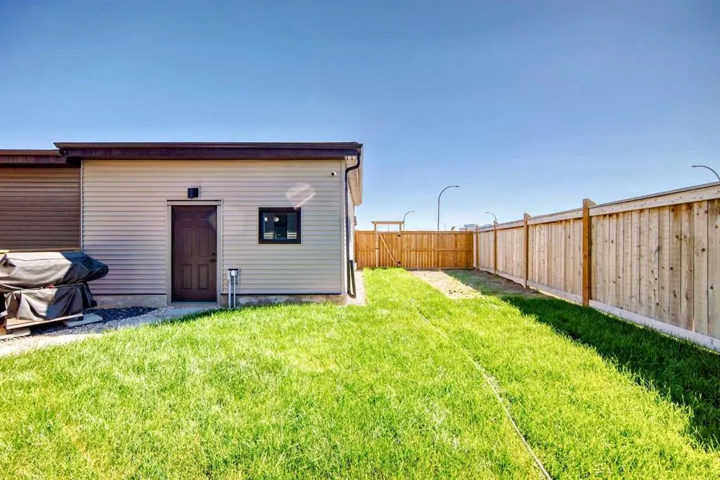 8 silverton glen Green SW
