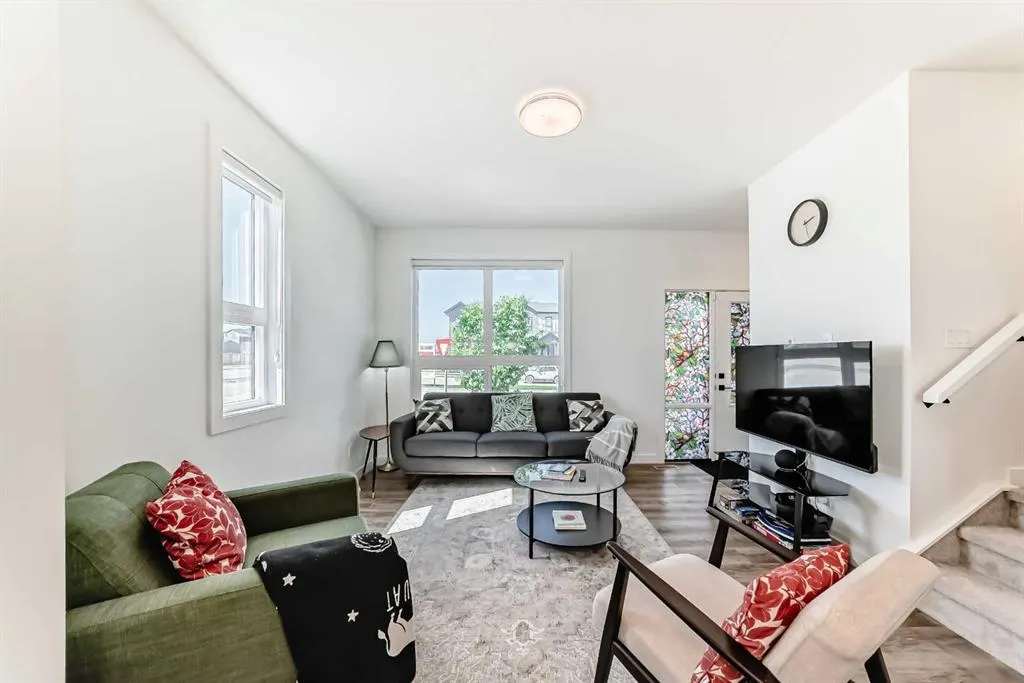 8 silverton glen Green SW