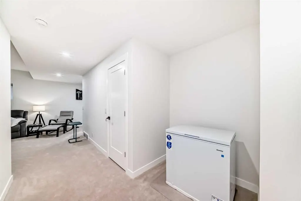 8 silverton glen Green SW