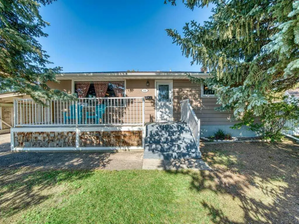 536 Thornhill Place NW
