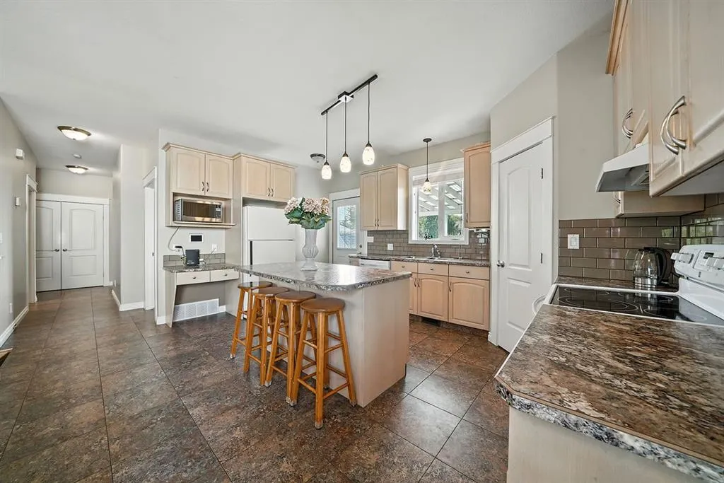 4567 Eastview Crescent