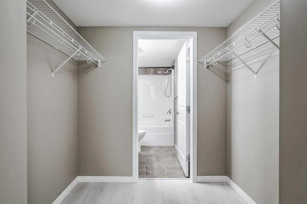 31 Country Village Manor NE, #4102