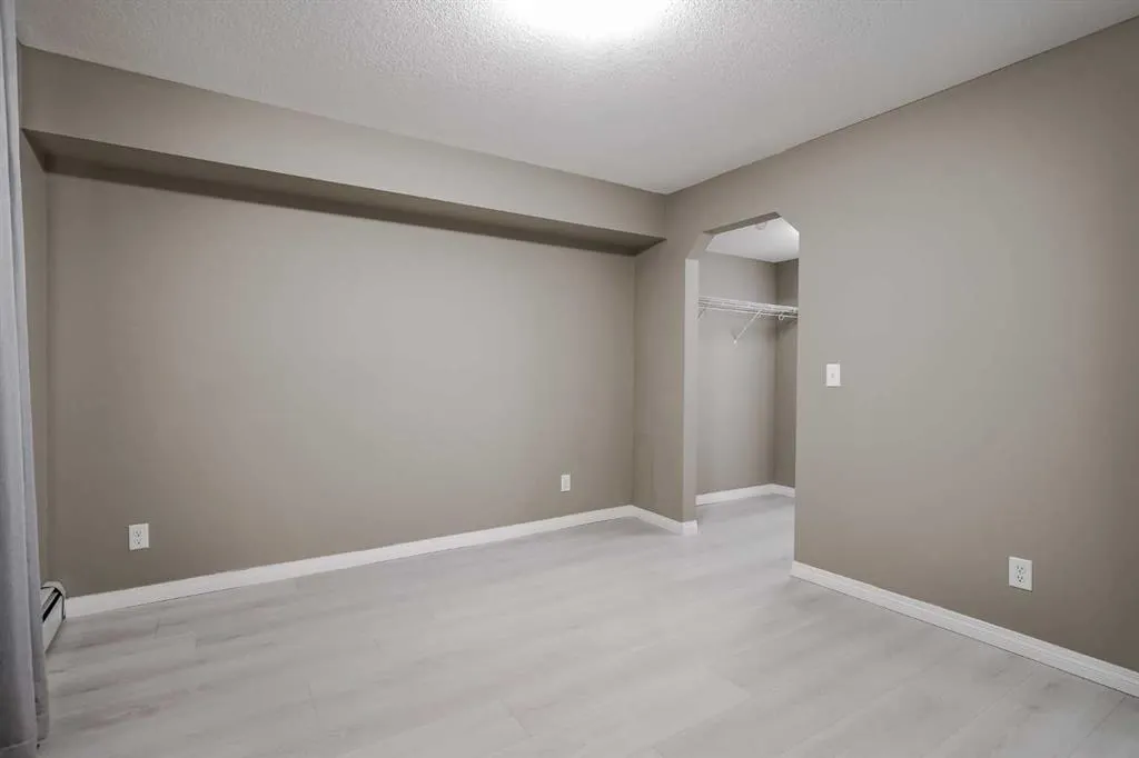 31 Country Village Manor NE, #4102