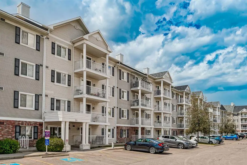 31 Country Village Manor NE, #4102