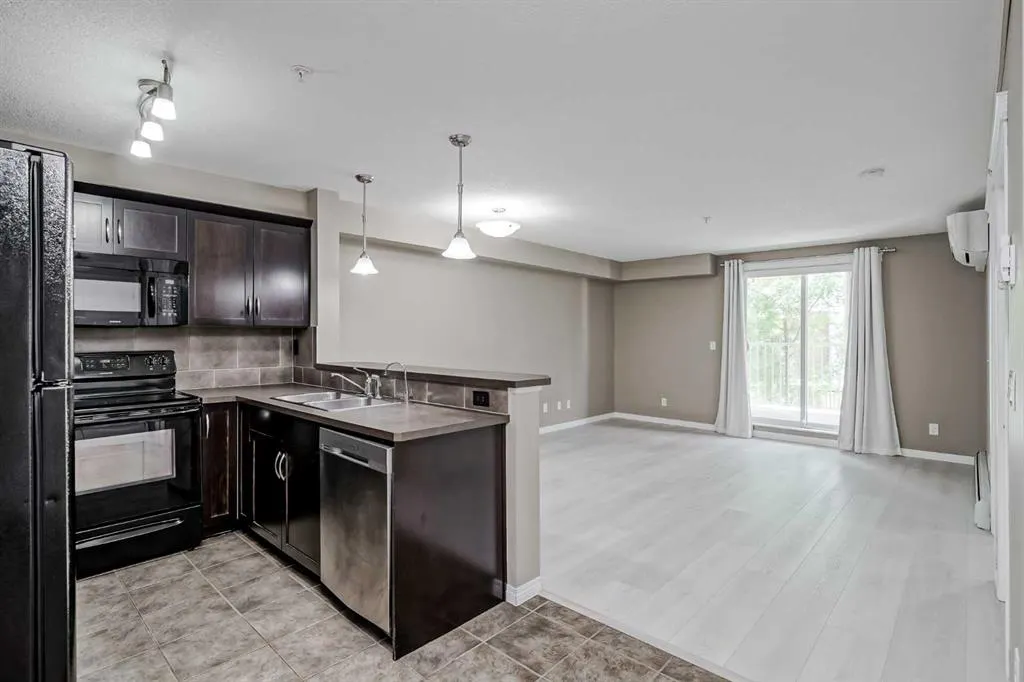31 Country Village Manor NE, #4102