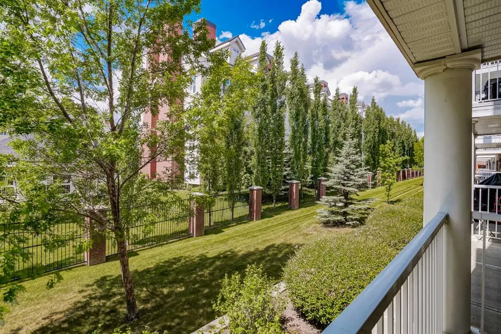 31 Country Village Manor NE, #4102