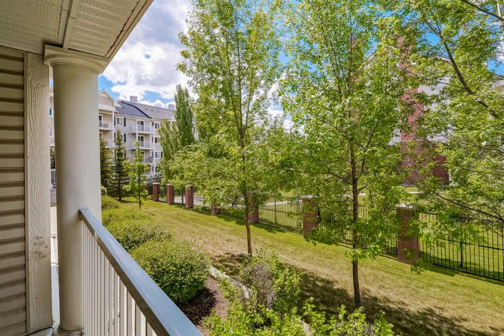 31 Country Village Manor NE, #4102