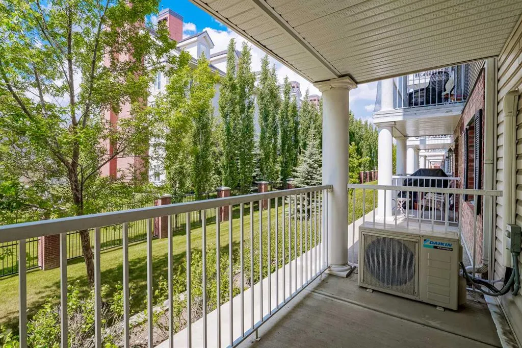 31 Country Village Manor NE, #4102