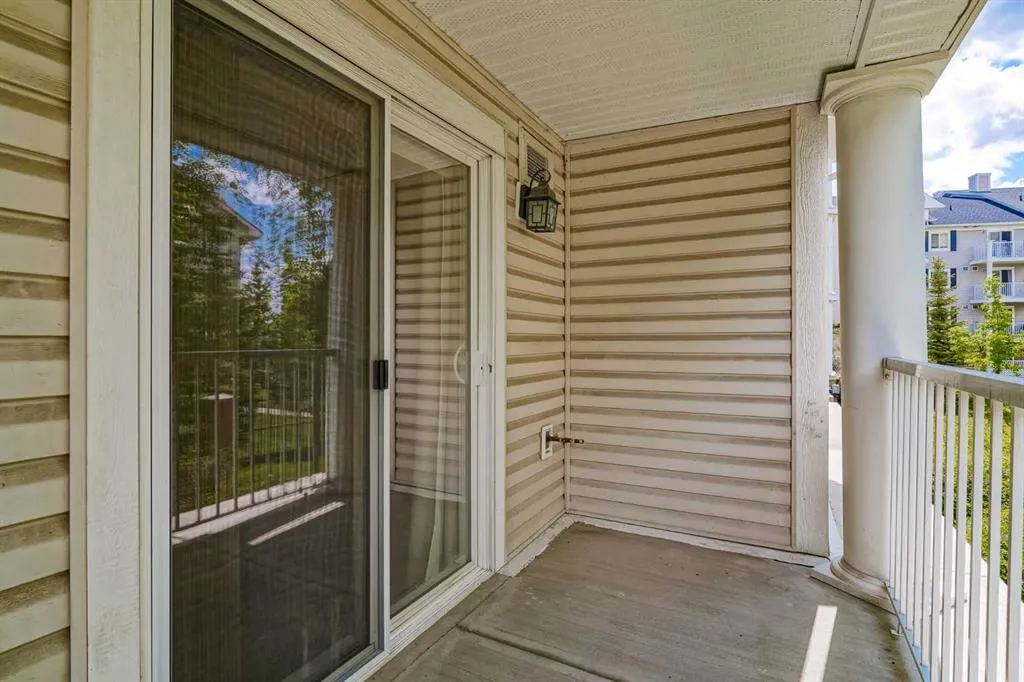31 Country Village Manor NE, #4102