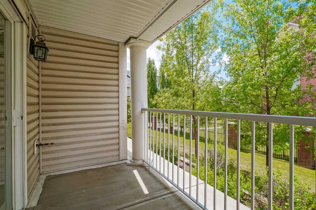 31 Country Village Manor NE, #4102