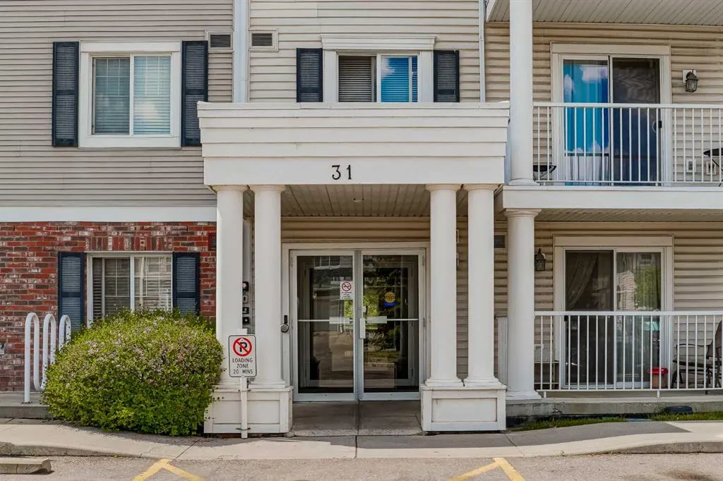 31 Country Village Manor NE, #4102