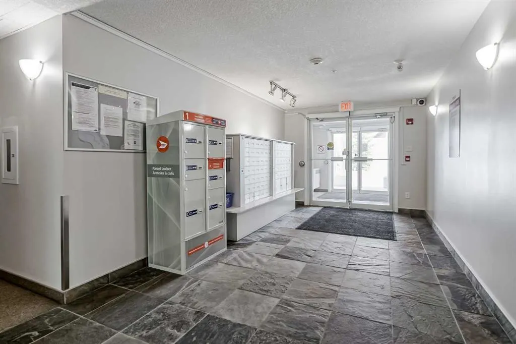 31 Country Village Manor NE, #4102