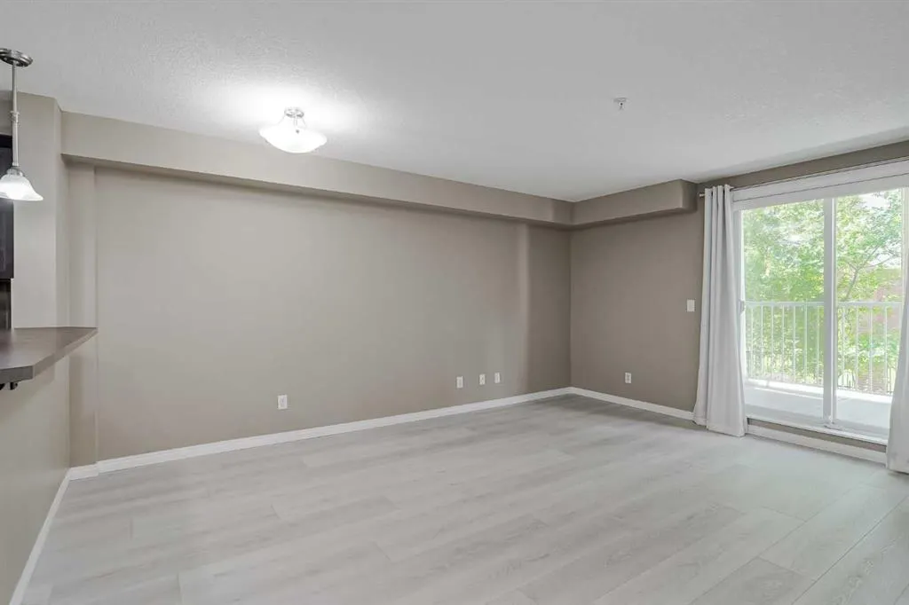 31 Country Village Manor NE, #4102