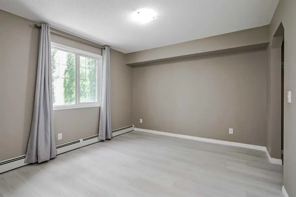 31 Country Village Manor NE, #4102