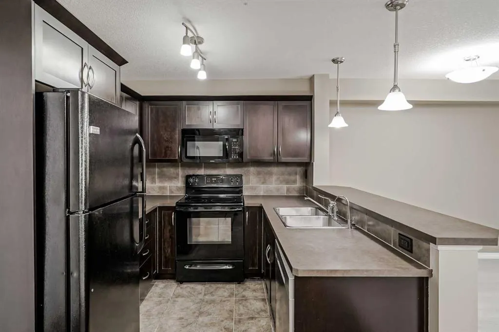 31 Country Village Manor NE, #4102