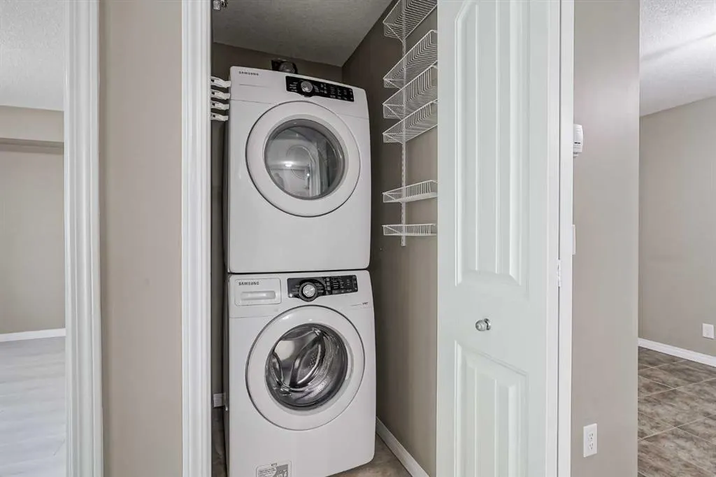 31 Country Village Manor NE, #4102