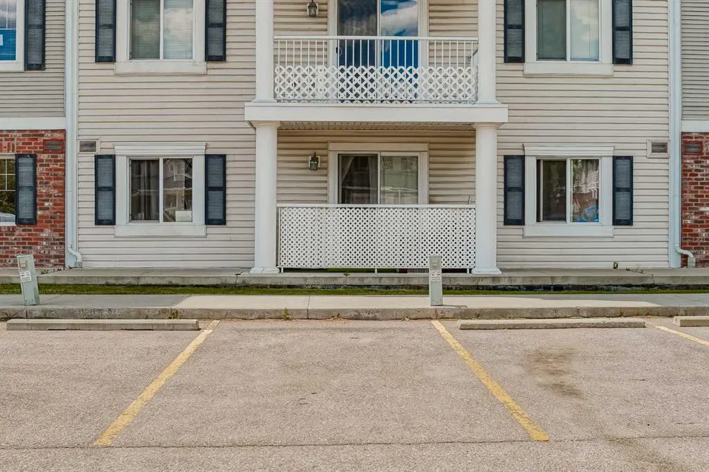 31 Country Village Manor NE, #4102