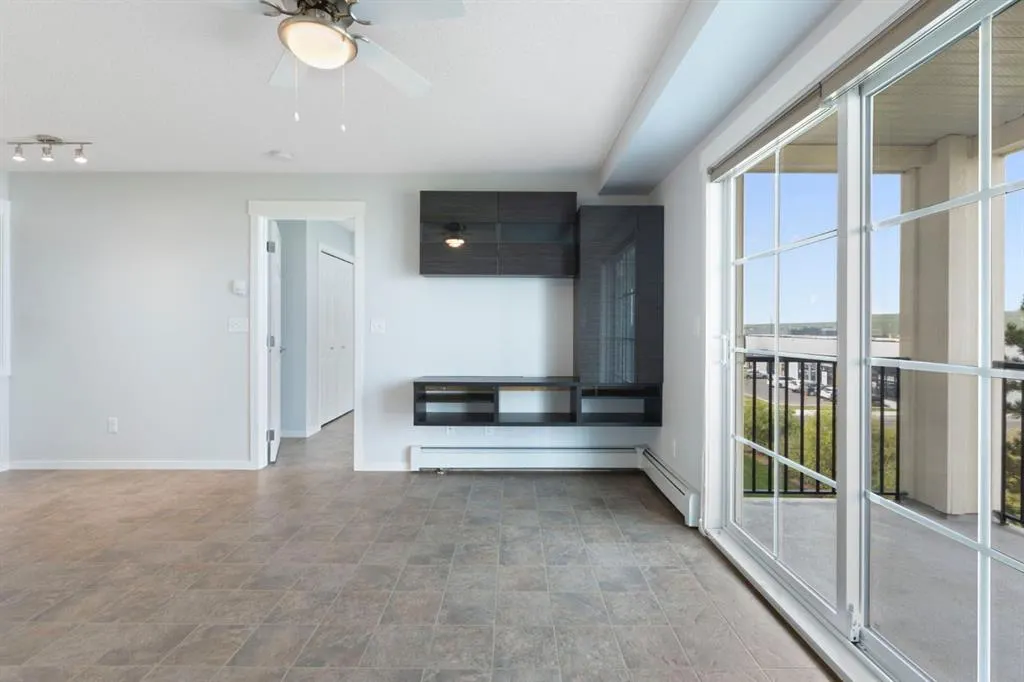 279 Copperpond Common SE, #3303