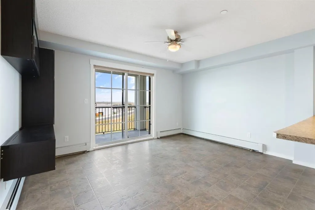 279 Copperpond Common SE, #3303