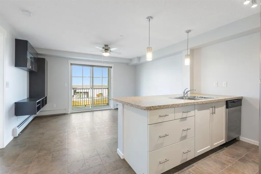 279 Copperpond Common SE, #3303