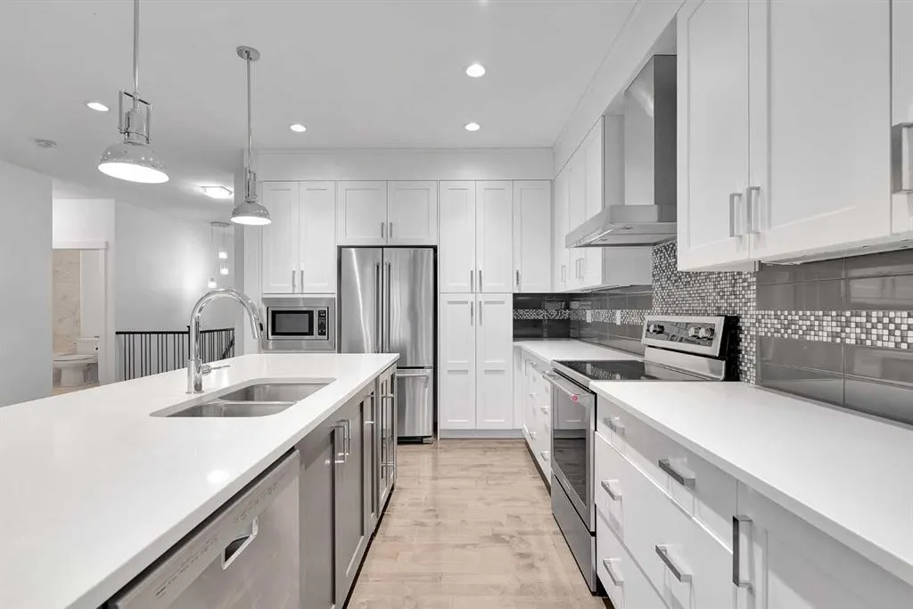 100 Sierra Morena Manor SW
