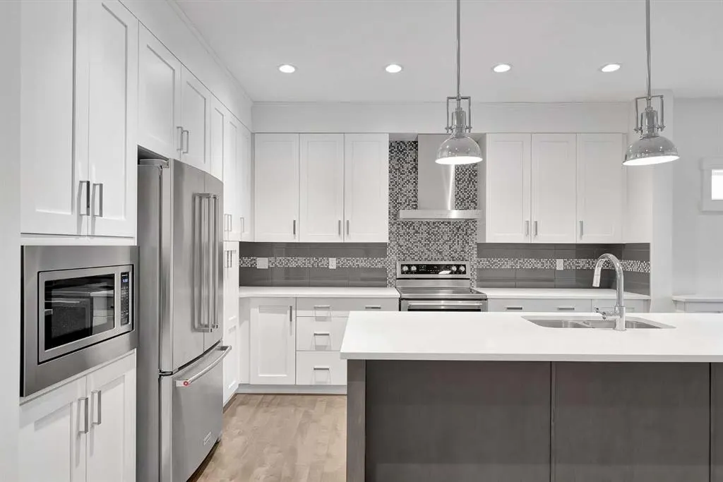 100 Sierra Morena Manor SW