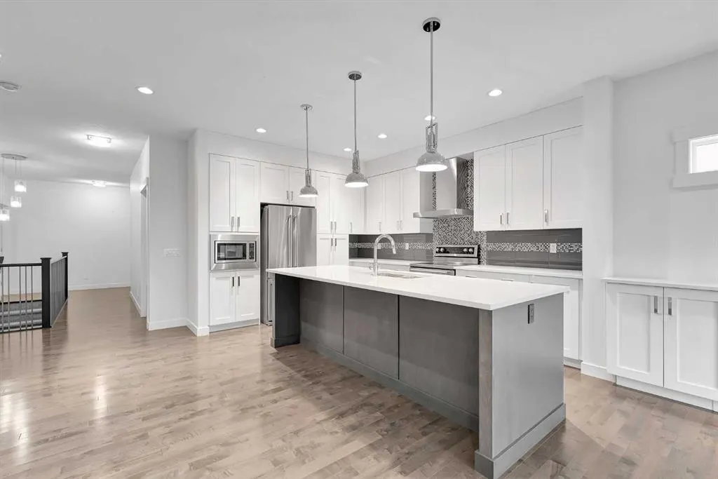 100 Sierra Morena Manor SW
