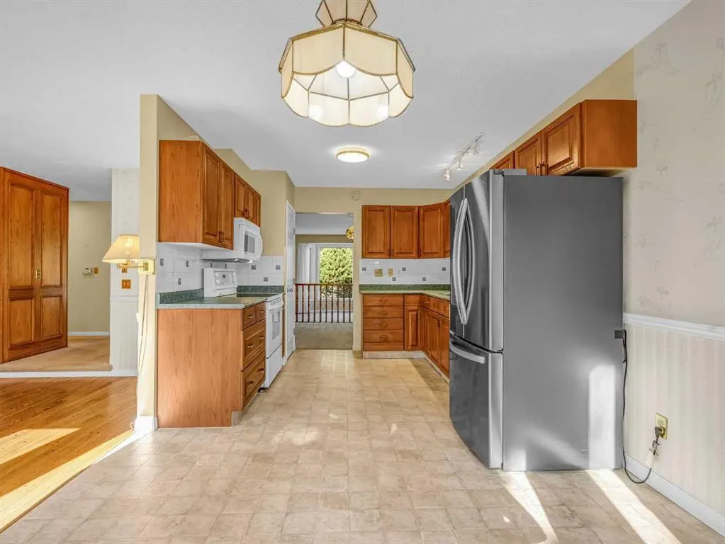 76 Wood Valley Rise SW