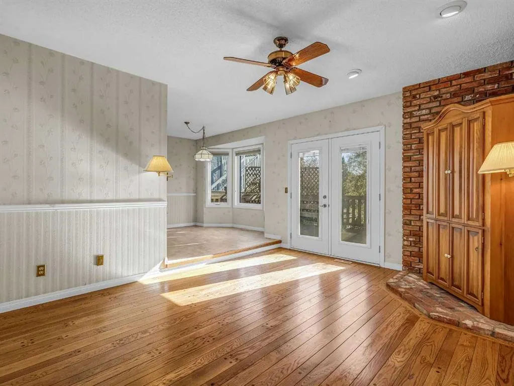 76 Wood Valley Rise SW