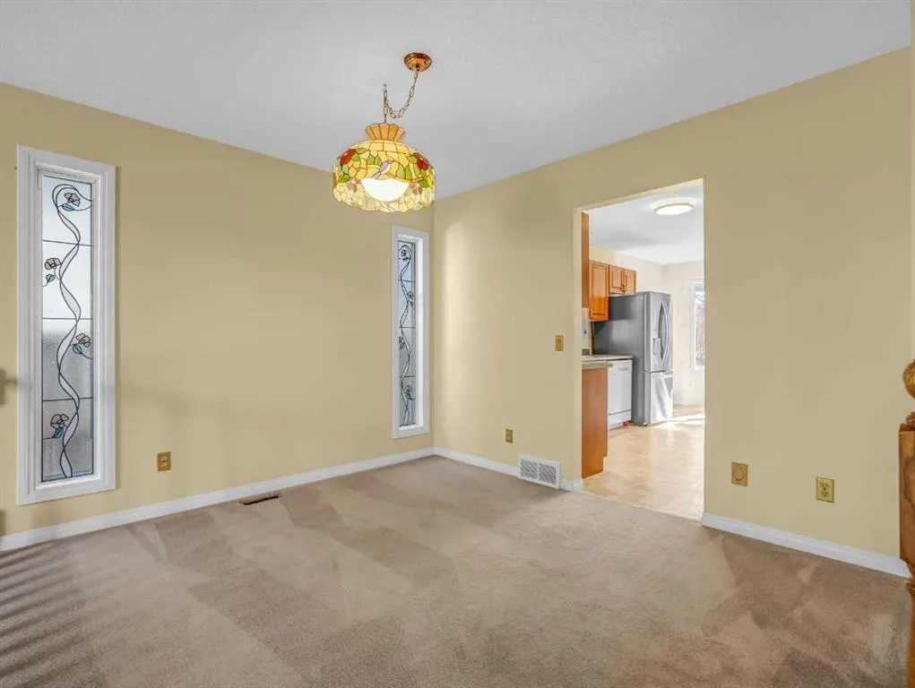 76 Wood Valley Rise SW