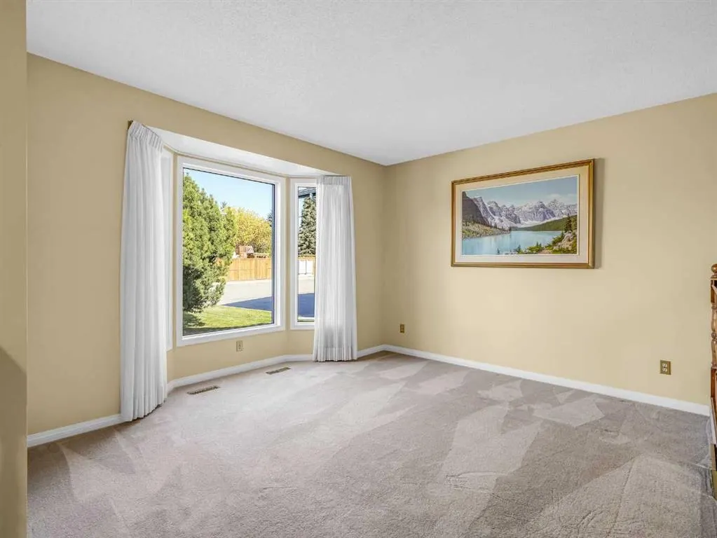 76 Wood Valley Rise SW