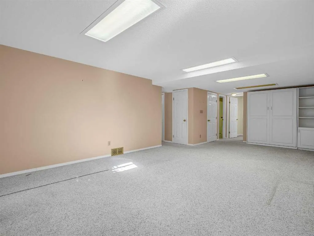 76 Wood Valley Rise SW