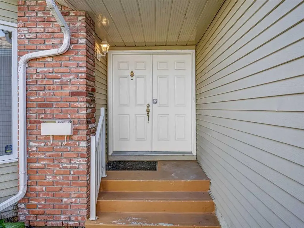 76 Wood Valley Rise SW