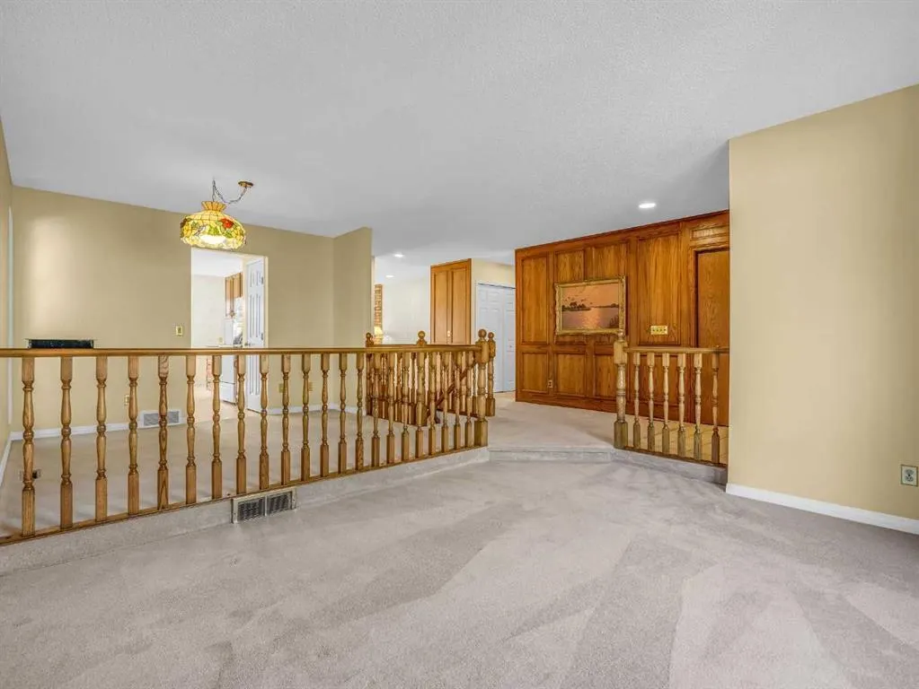 76 Wood Valley Rise SW