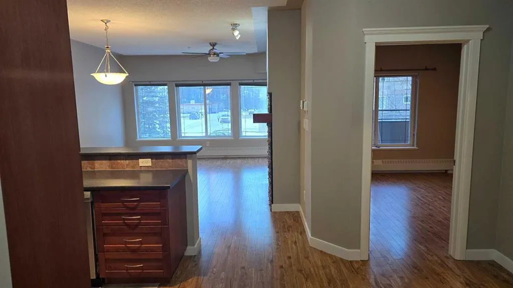 20 Discovery Ridge Close SW, #240