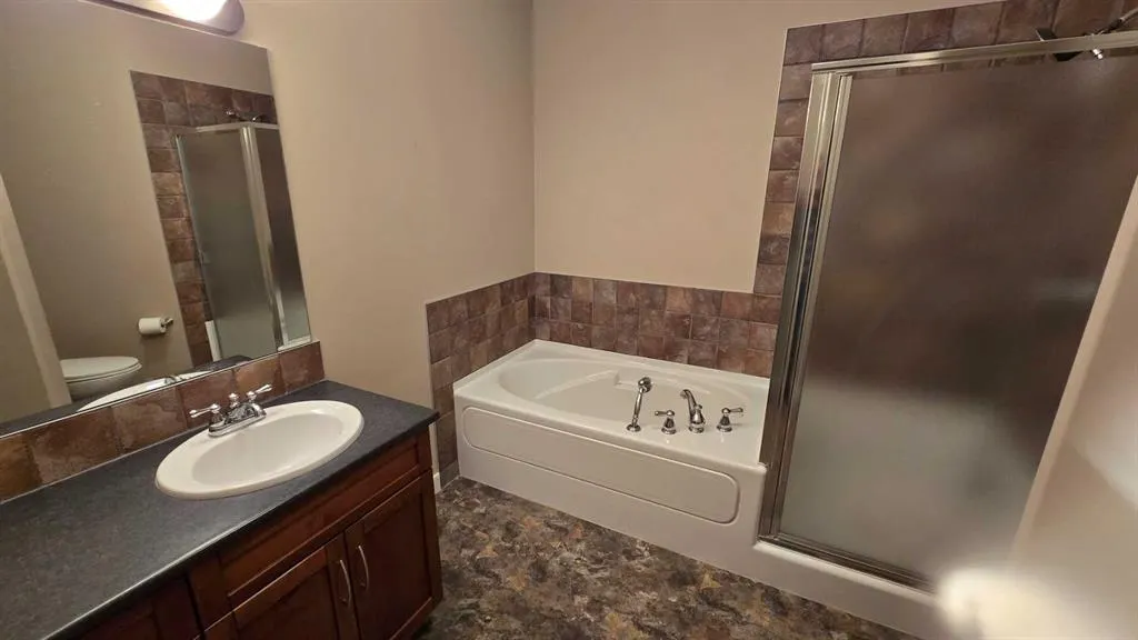 20 Discovery Ridge Close SW, #240